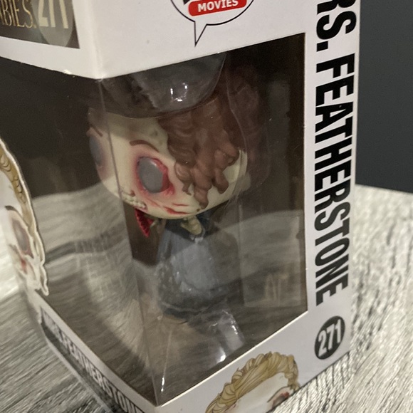Funko Pop! Movies | Pride and Prejudice Zombies #271: Mrs. Featherstone - Figure - Picture 8 of 14